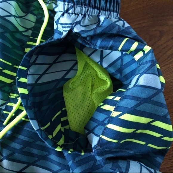 Nike blue & green swim trunks in size M - Picture 4 of 5